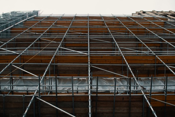 Read more about the article Why scaffolding materials is used instead of a small crane?